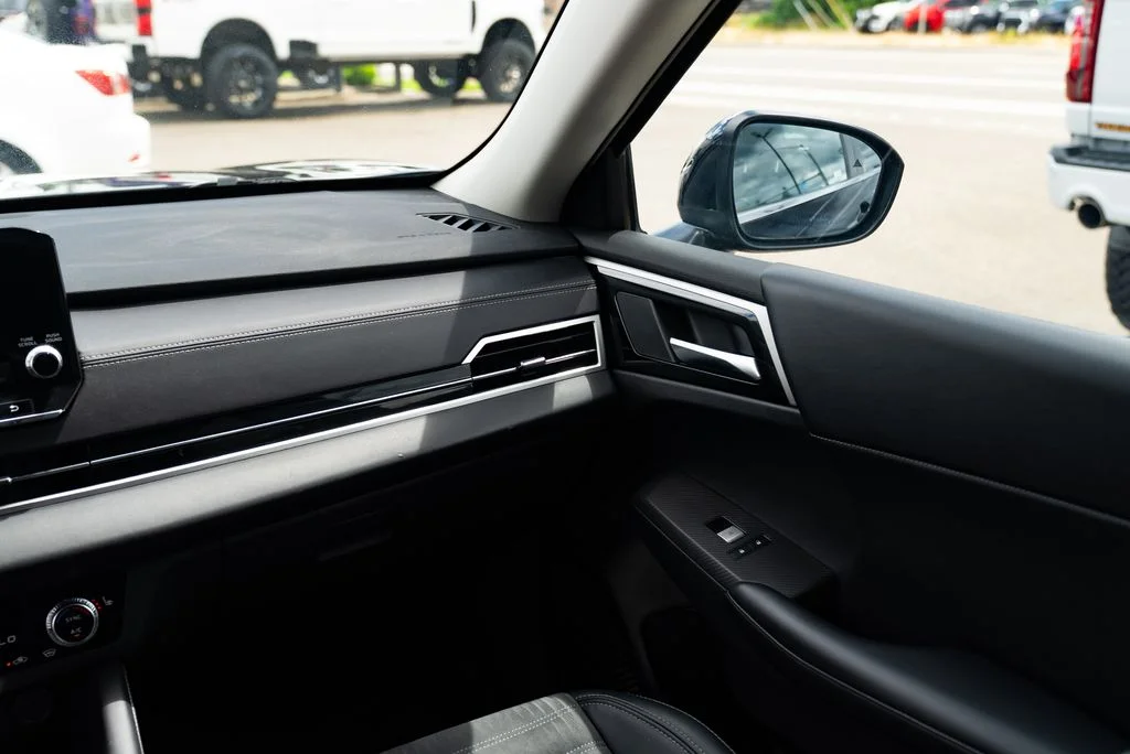 Used 2024 Black Mitsubishi SE image 10