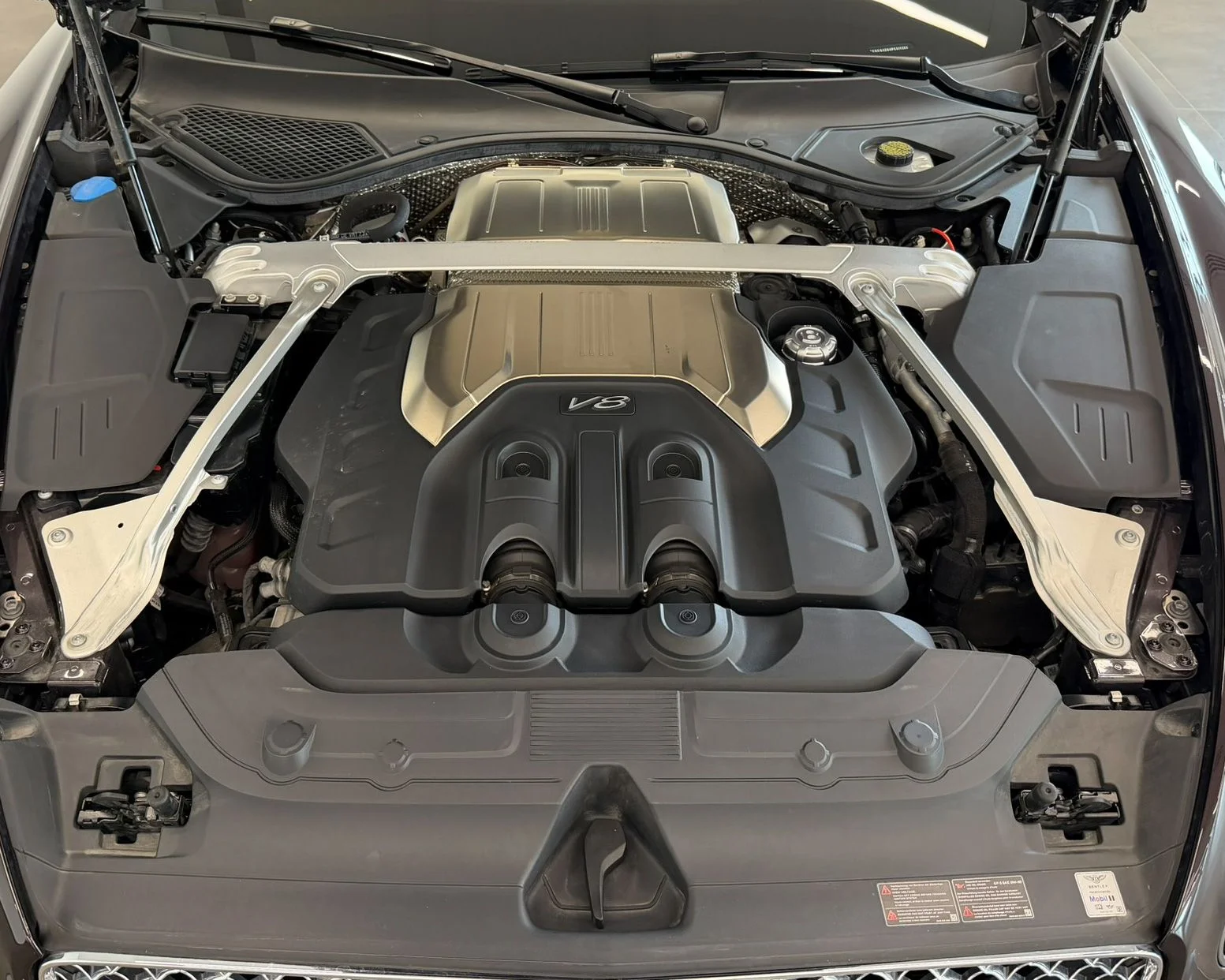 Used 2023 Brown Bentley V8 image 38