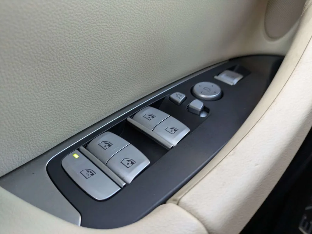 Used 2023 Blue BMW sDrive30i image 27