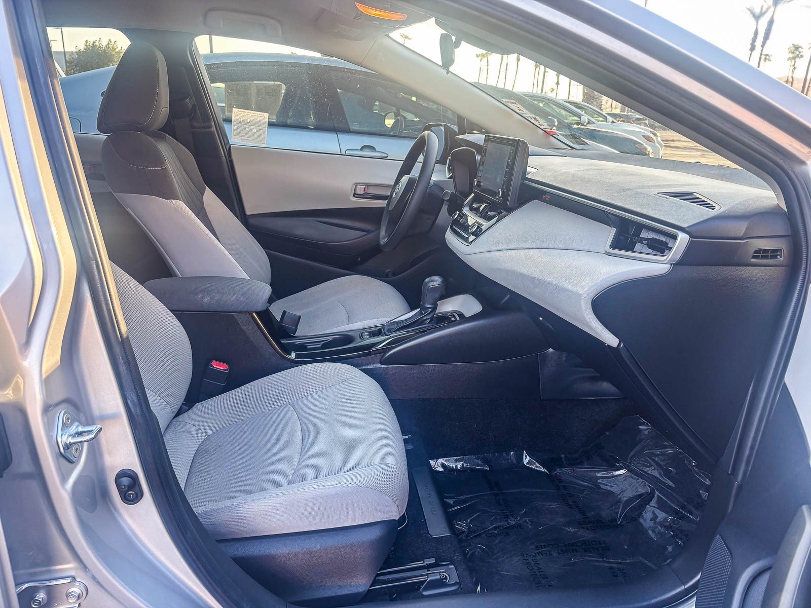 Used 2022 White Toyota Hybrid LE image 18