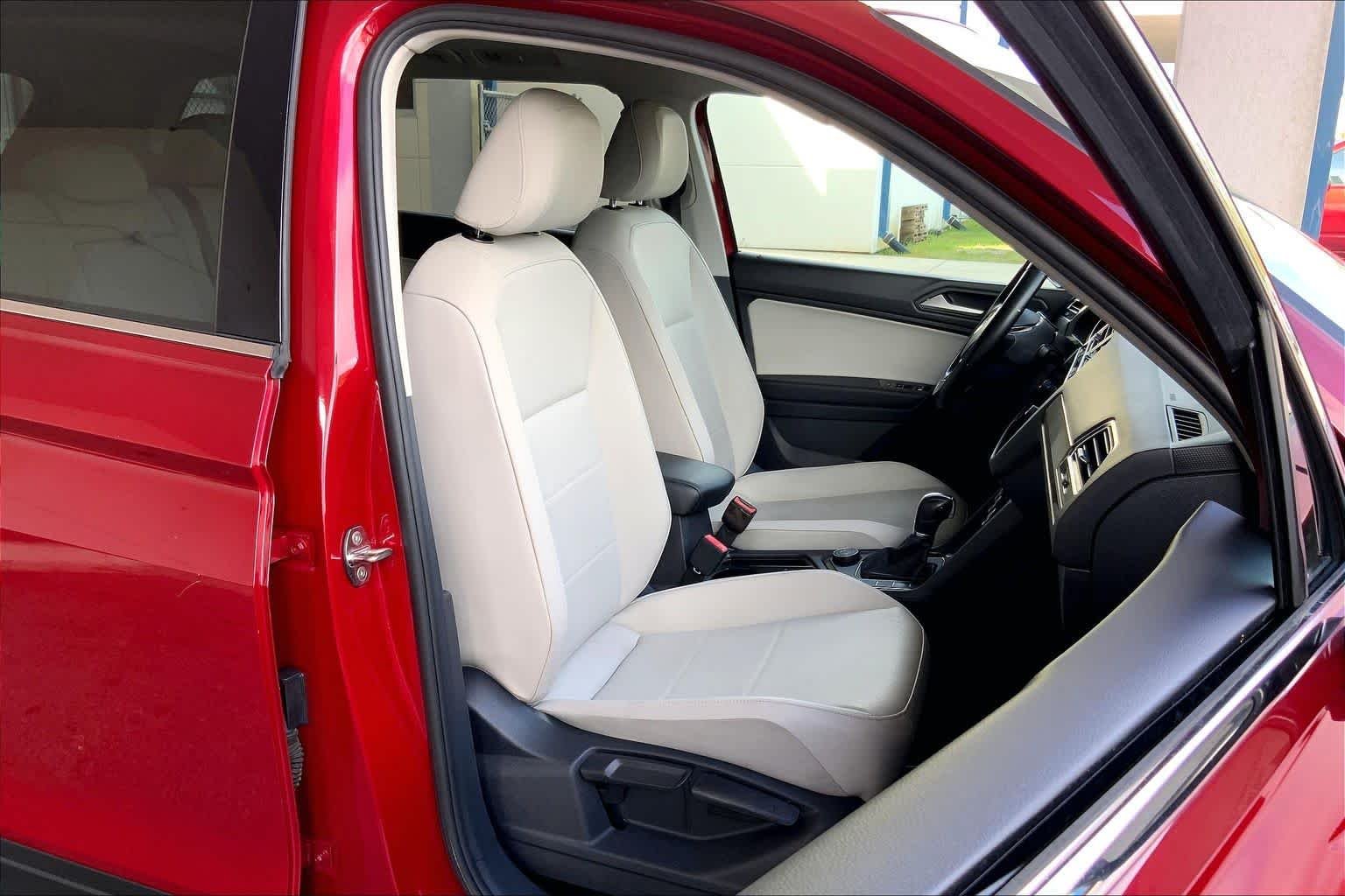 Used 2019 Cardinal Red Metallic Volkswagen SE image 9