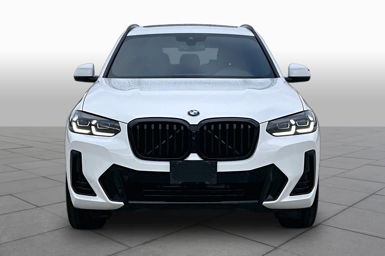 Used 2024 Alpine White BMW sDrive30i image 3