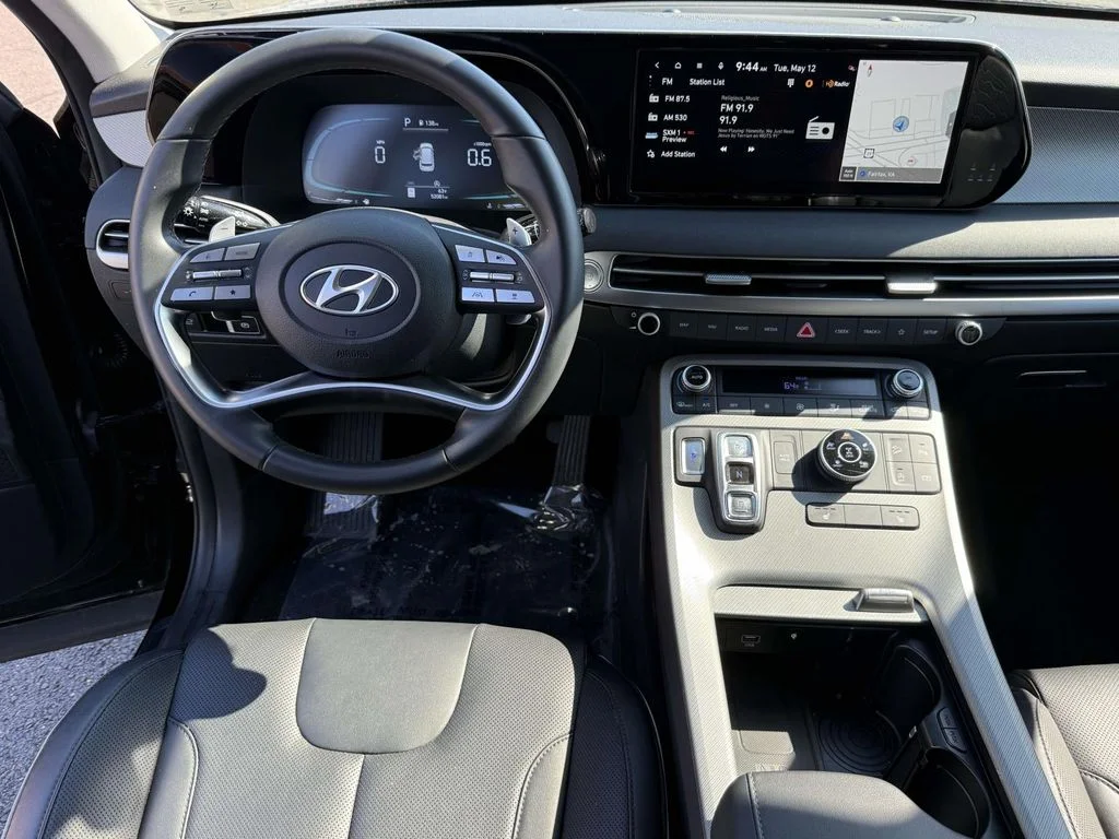 Used 2023 Black Hyundai SEL image 16