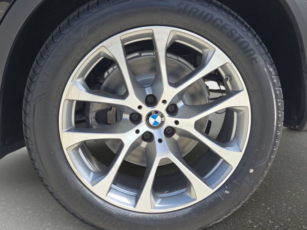 Used 2020 Black BMW sDrive40i image 37