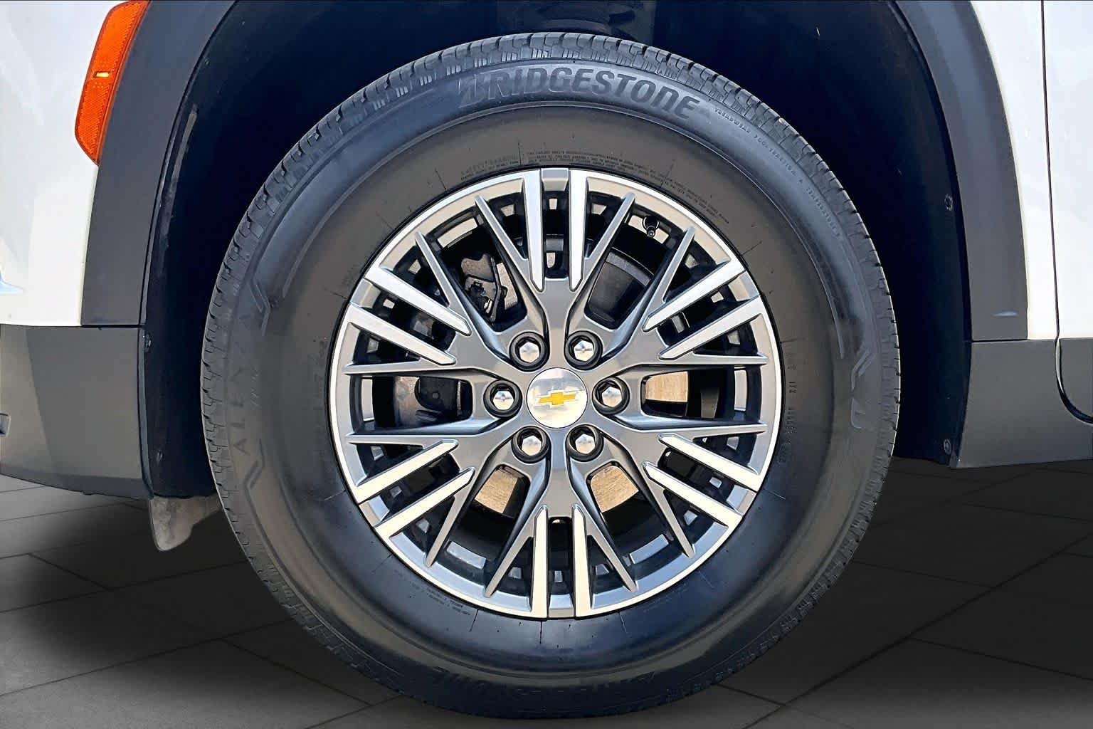Used 2026 Summit White Chevrolet LT image 11