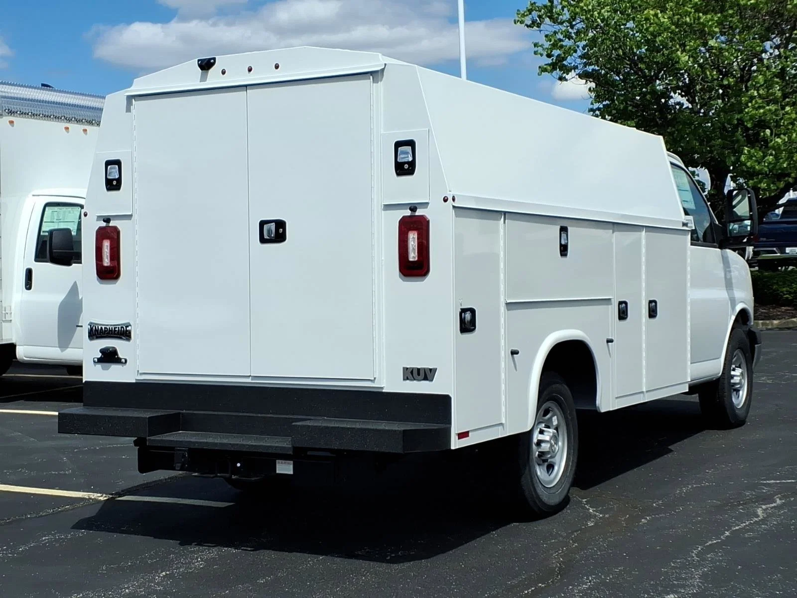 New 2026 Summit White Chevrolet 1WT image 17