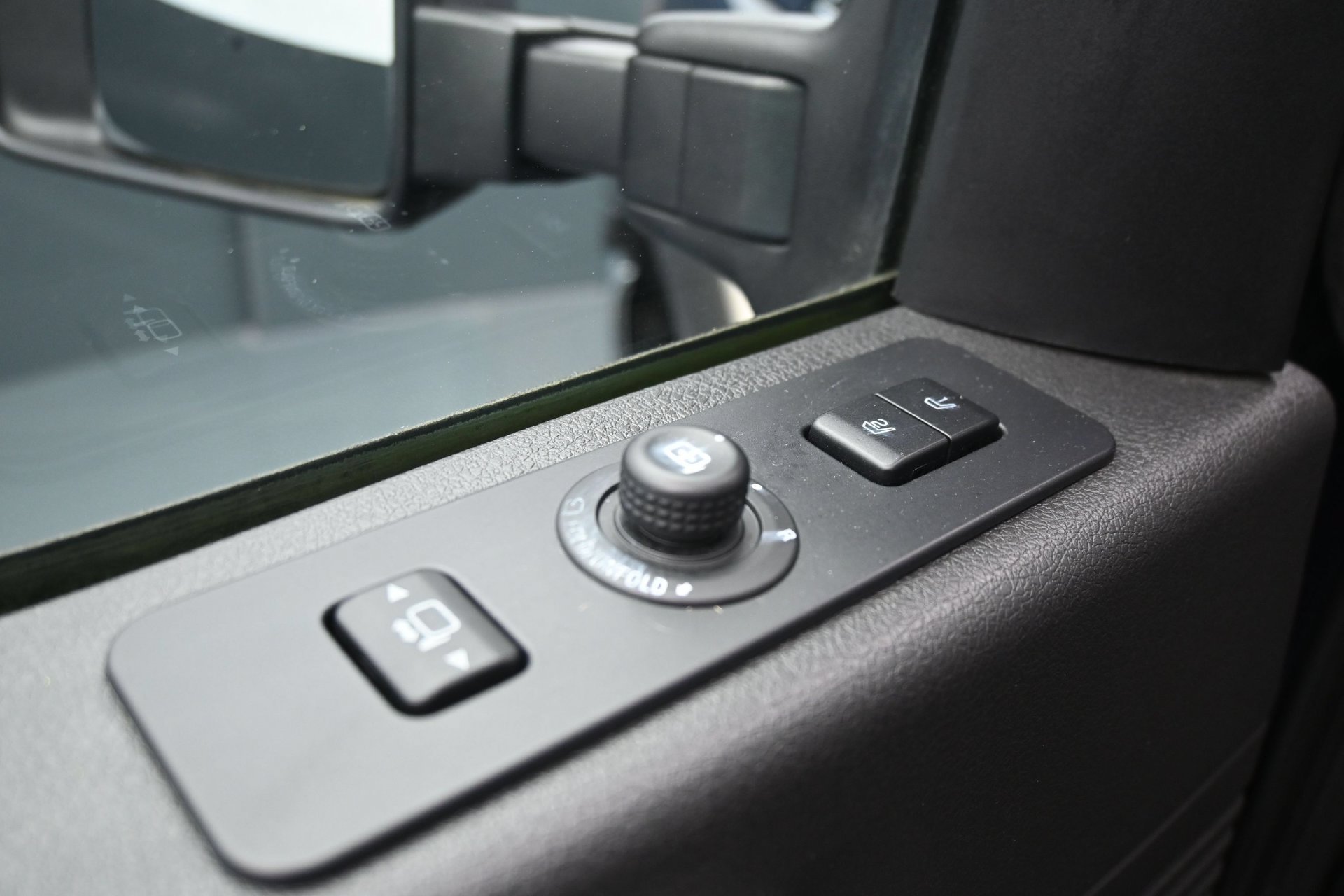 Used 2016  Ford  image 18