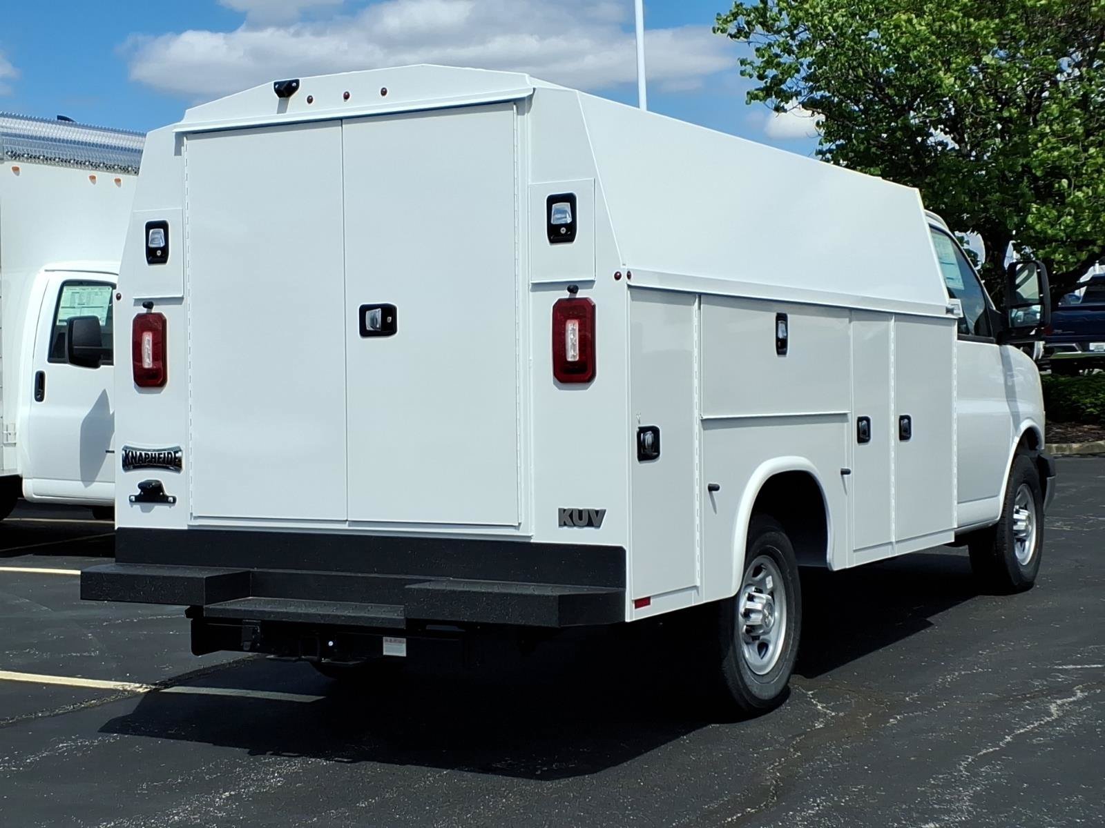 New 2026 Summit White Chevrolet 1WT image 17