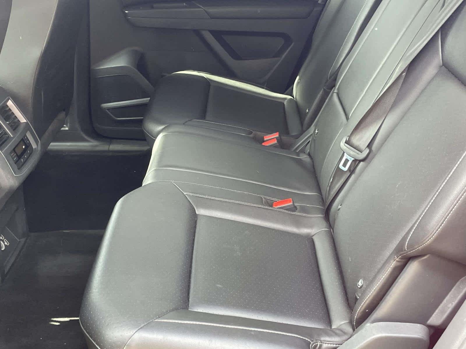 Used 2018 Pure White Volkswagen 3.6L V6 SE image 18