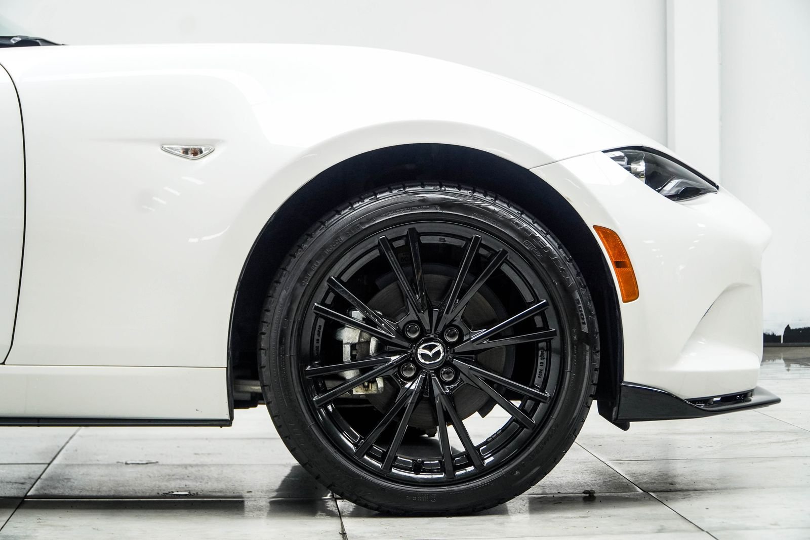 Used 2025 White Mazda Club image 11