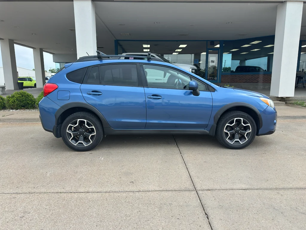 Used 2014 Quartz Blue Pearl Subaru Limited image 7