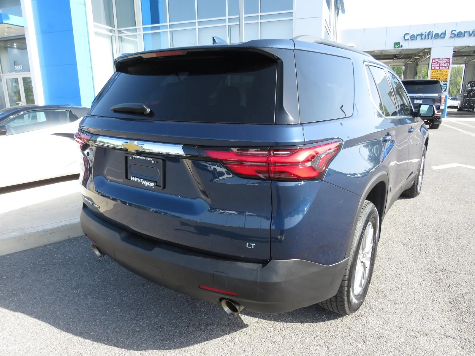 Used 2023 Northsky Blue Metallic Chevrolet LT Cloth image 8