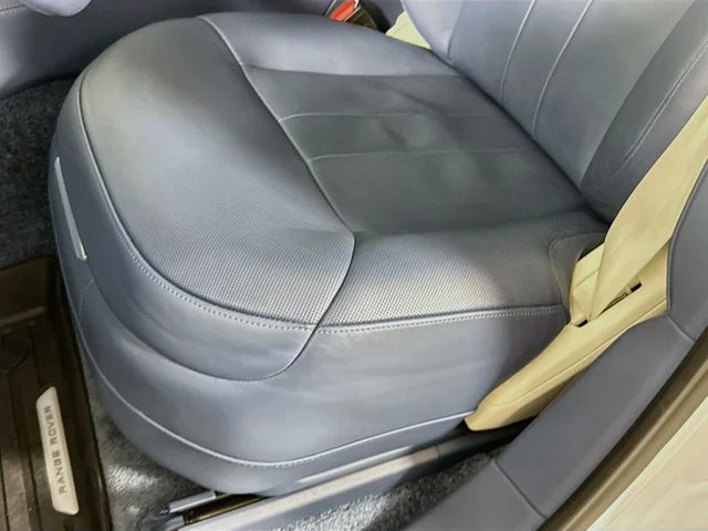 Certified Used 2025 White Land Rover SV image 22