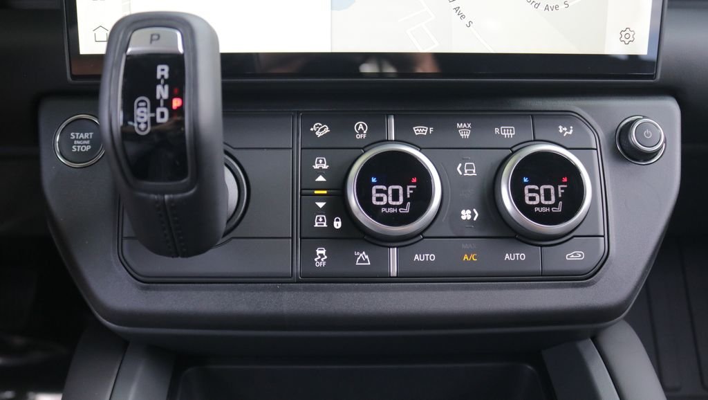 New 2026 Fuji White Land Rover X-Dynamic SE image 25