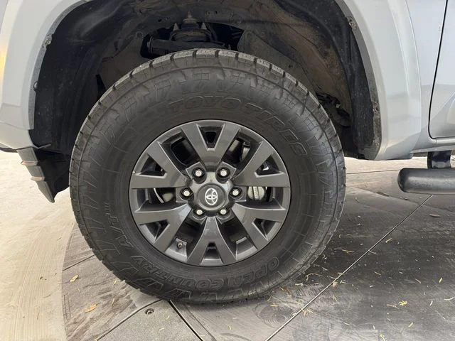 Used 2020 Cement Toyota SR5 image 9