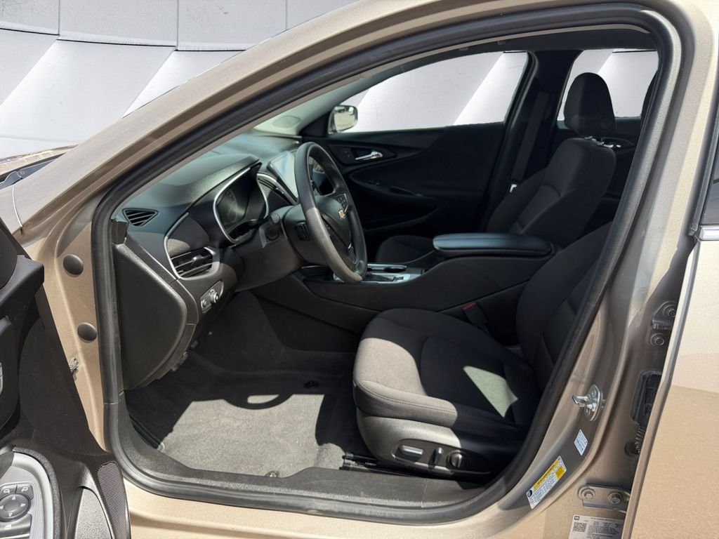 Used 2024 Gray Chevrolet LT image 7