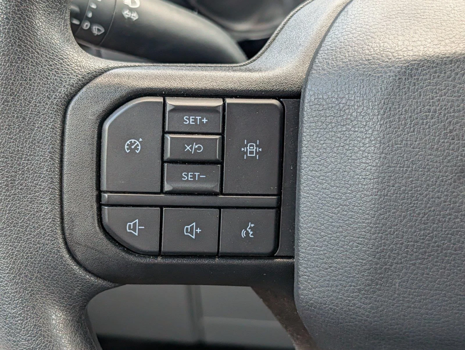 Used 2022 Oxford White Ford XLT image 35
