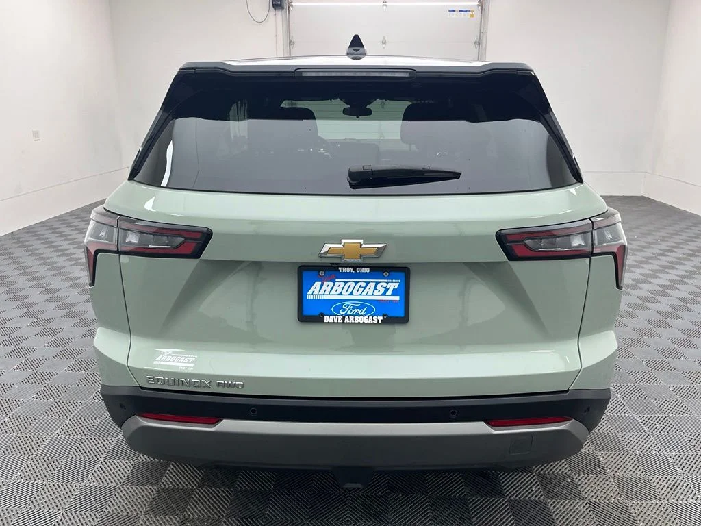 Used 2025 Green Chevrolet LT image 9