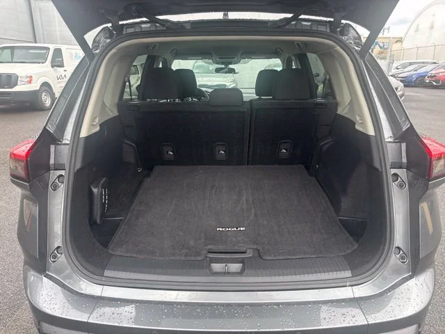 Used 2024 Gray Nissan SV image 12