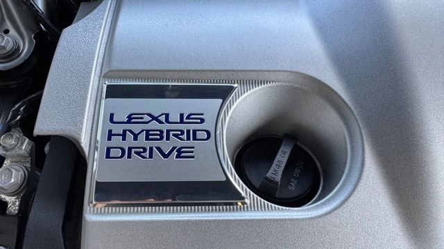 Used 2017 Atomic Silver Lexus 300h image 11