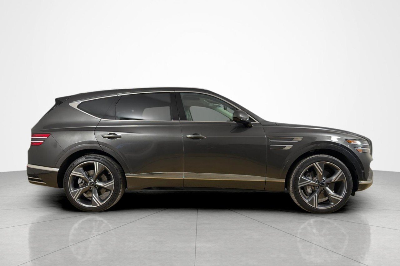 Used 2025 Makalu Gray Genesis 3.5T Prestige image 6