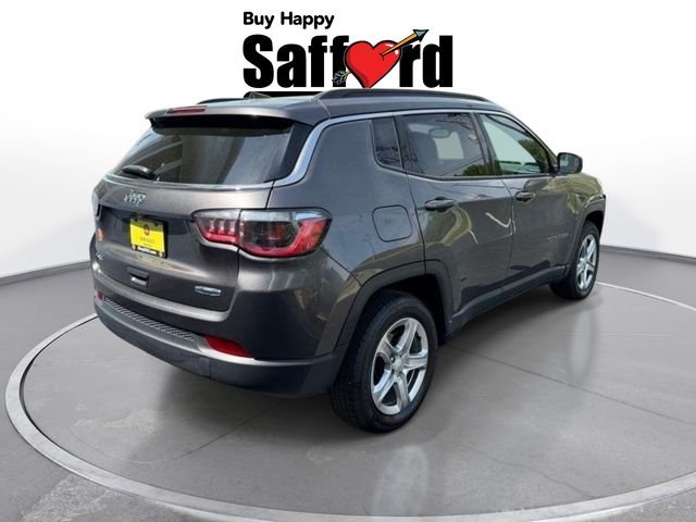 Used 2024  Jeep Latitude image 7