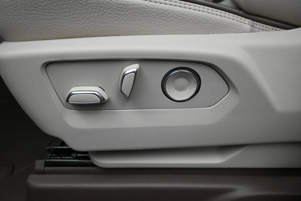 2026 GMC Yukon XL Denali - Photo 10