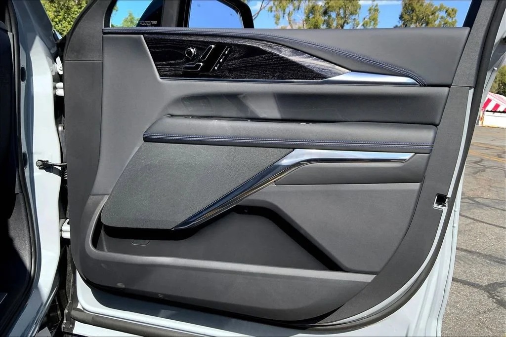 2026 Cadillac Escalade IQL Luxury - Photo 35