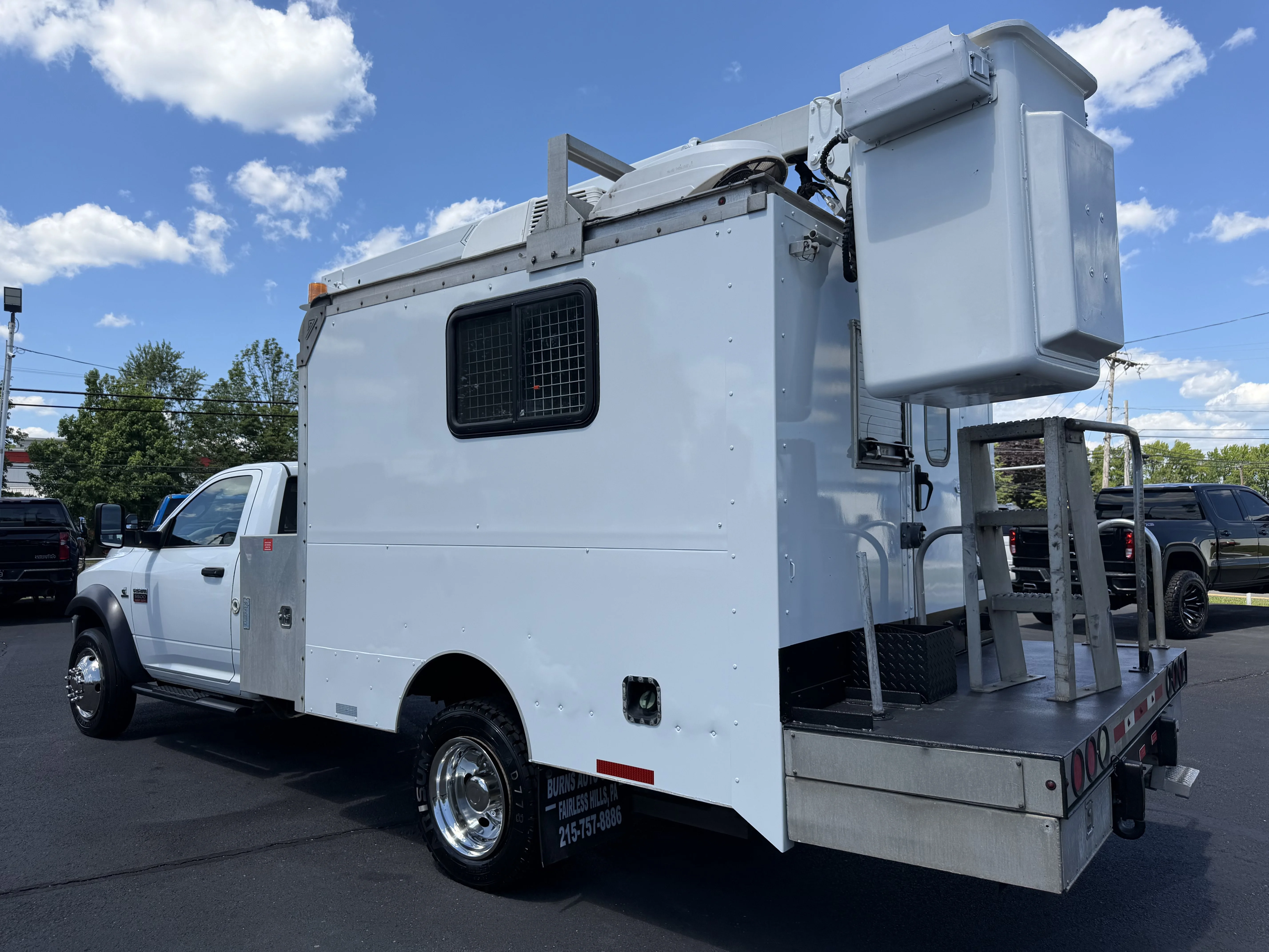 Used 2011 Bright White Ram  image 10