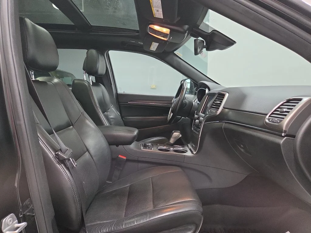 Used 2018 Black Jeep Limited image 17
