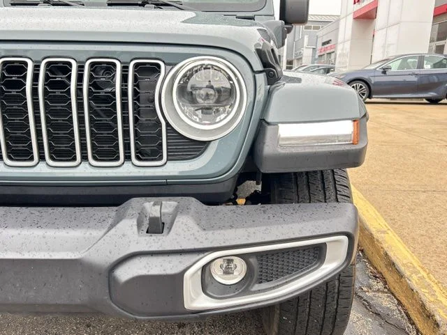 Used 2025 Gray Jeep Sahara 4xe image 4