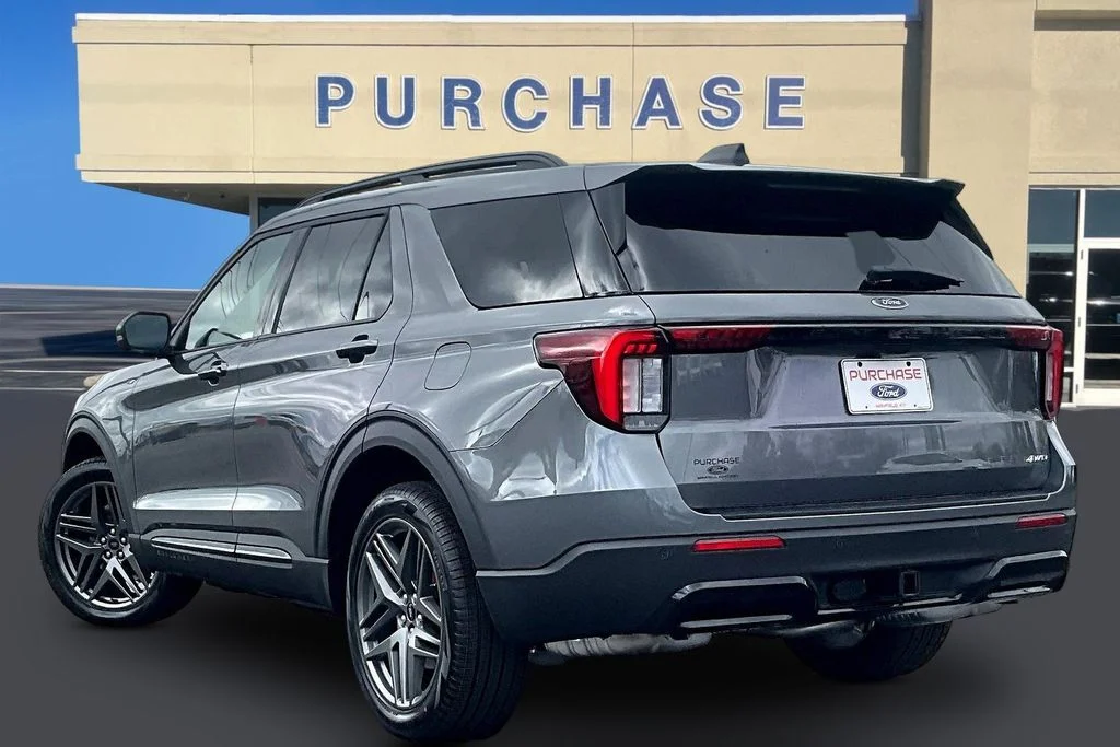 New 2026 Carbonized Gray Metallic Ford ST-Line image 3