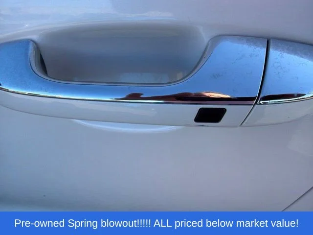 Used 2018 White Kia EX image 16