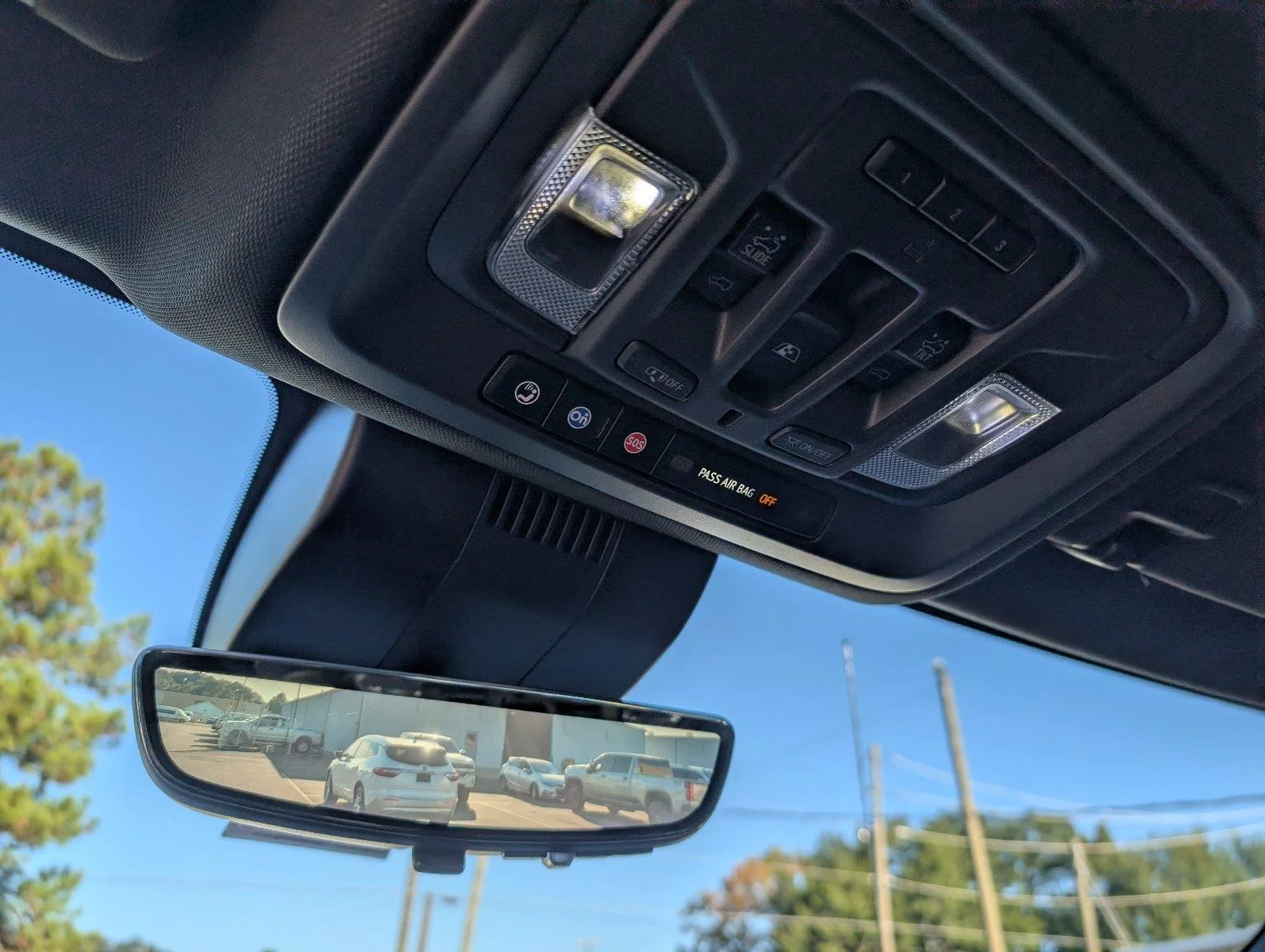 Used 2025 Sterling Metallic GMC AT4 image 25