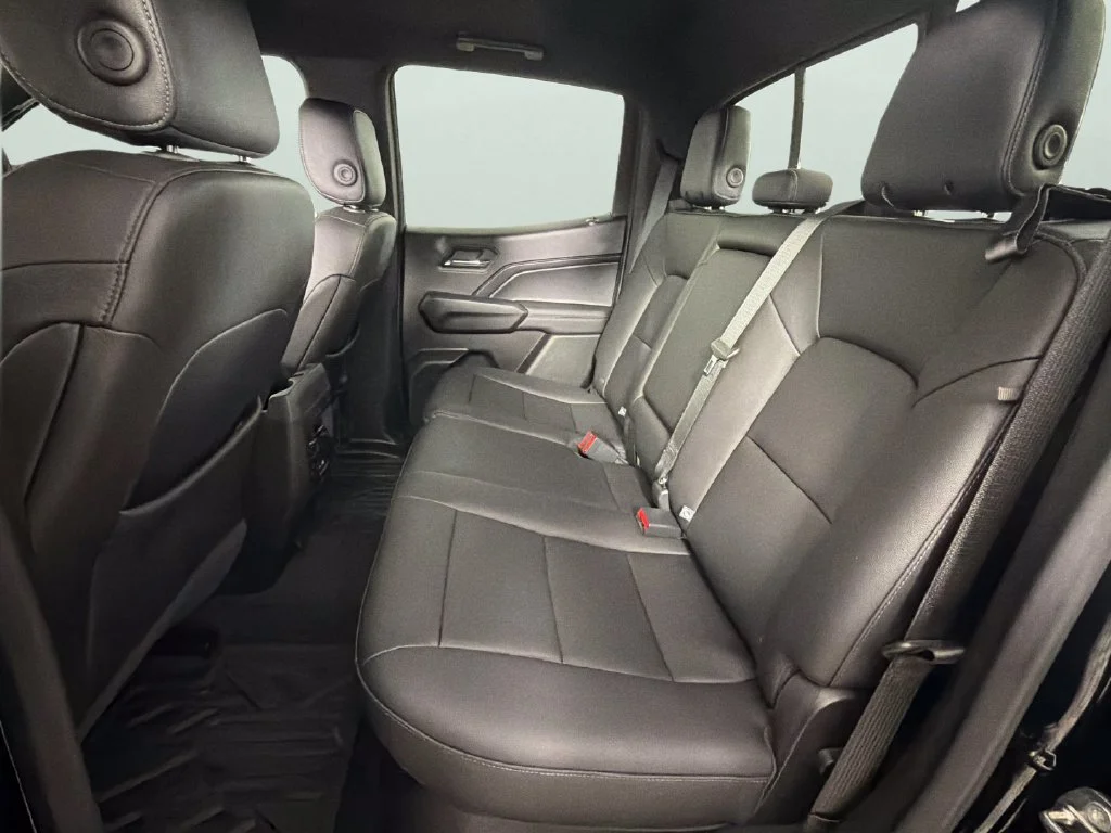 Used 2023 BLACK Chevrolet 4WD LT image 26