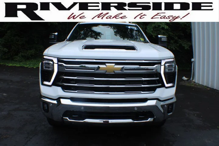 Used 2025 Summit White Chevrolet LTZ image 20