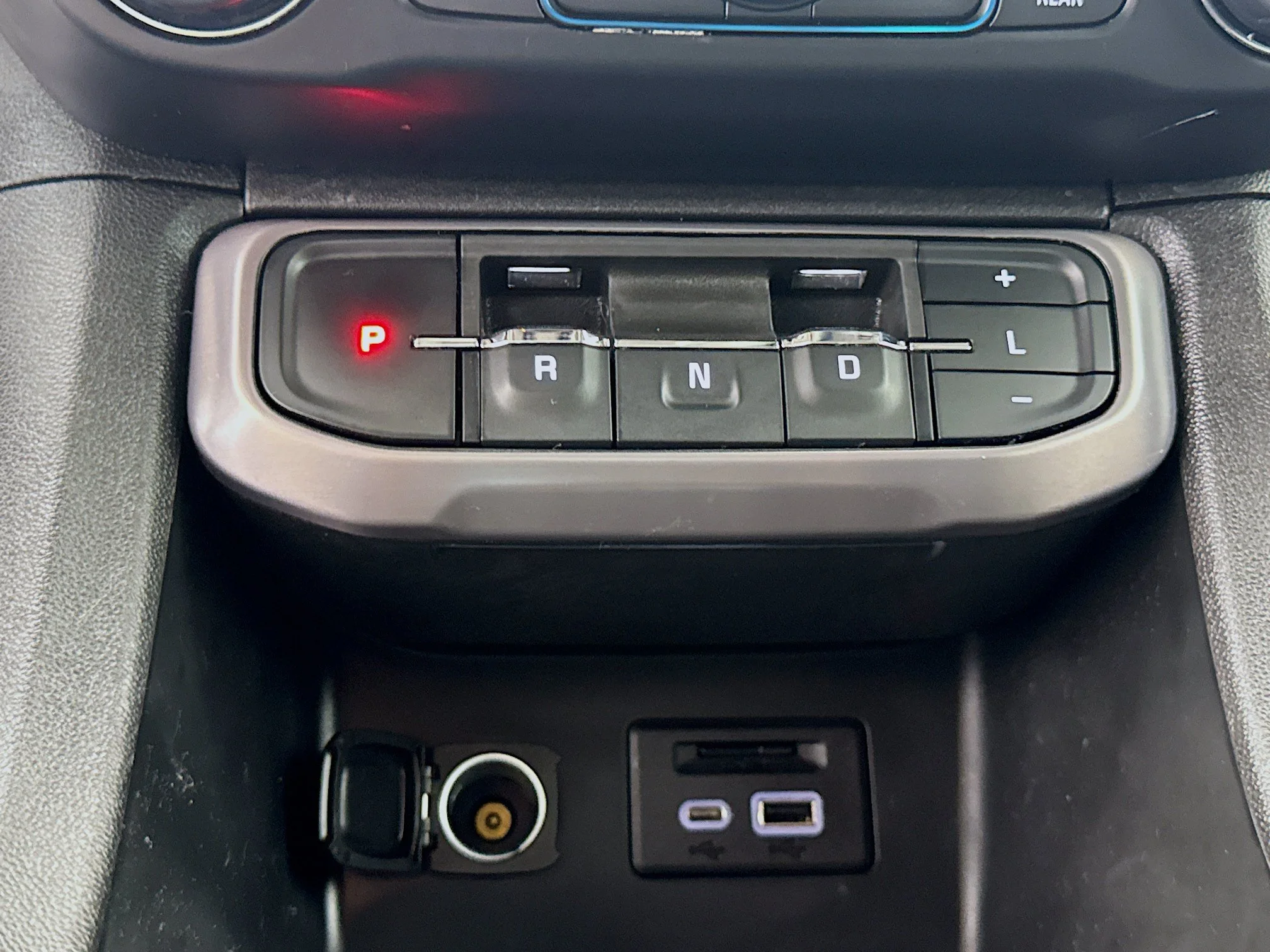 Used 2022 Midnight Blue Metallic GMC AT4 image 19