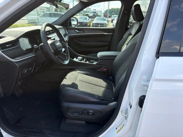 New 2026 White Jeep Altitude image 13