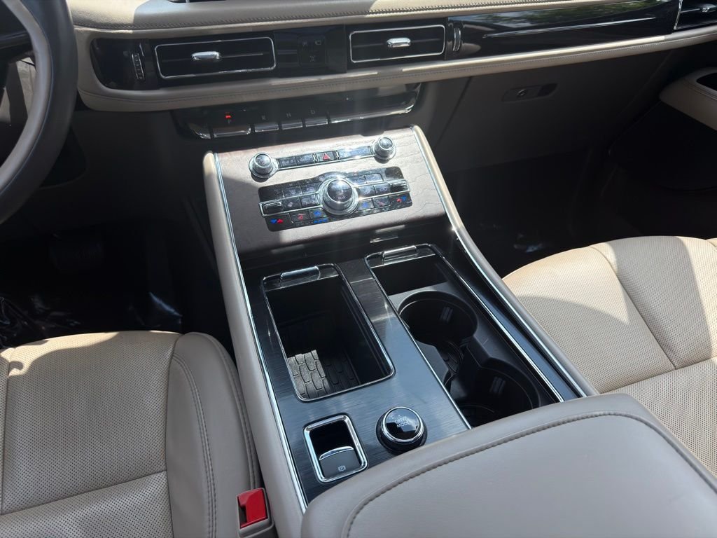 Used 2021 Black Lincoln Reserve image 16