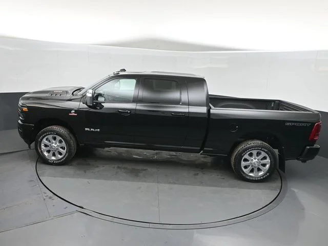 New 2026 Diamond Black Crystal Pearl-Coat Exterior Paint RAM Laramie image 34