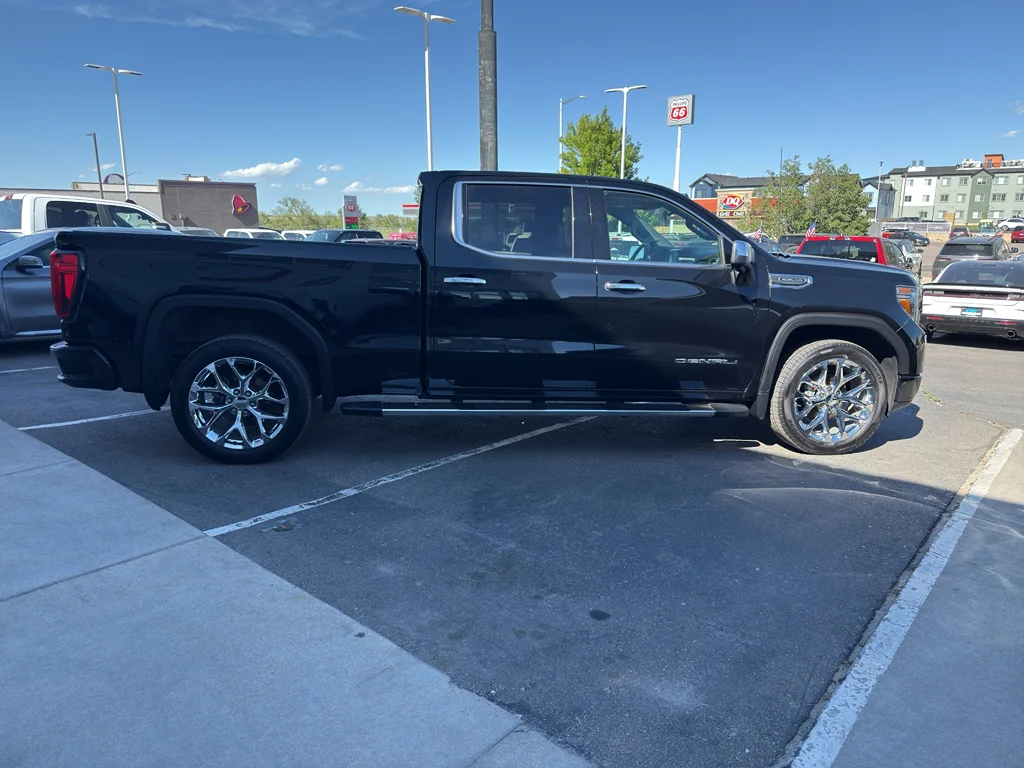 Used 2021 Onyx Black GMC Denali image 6