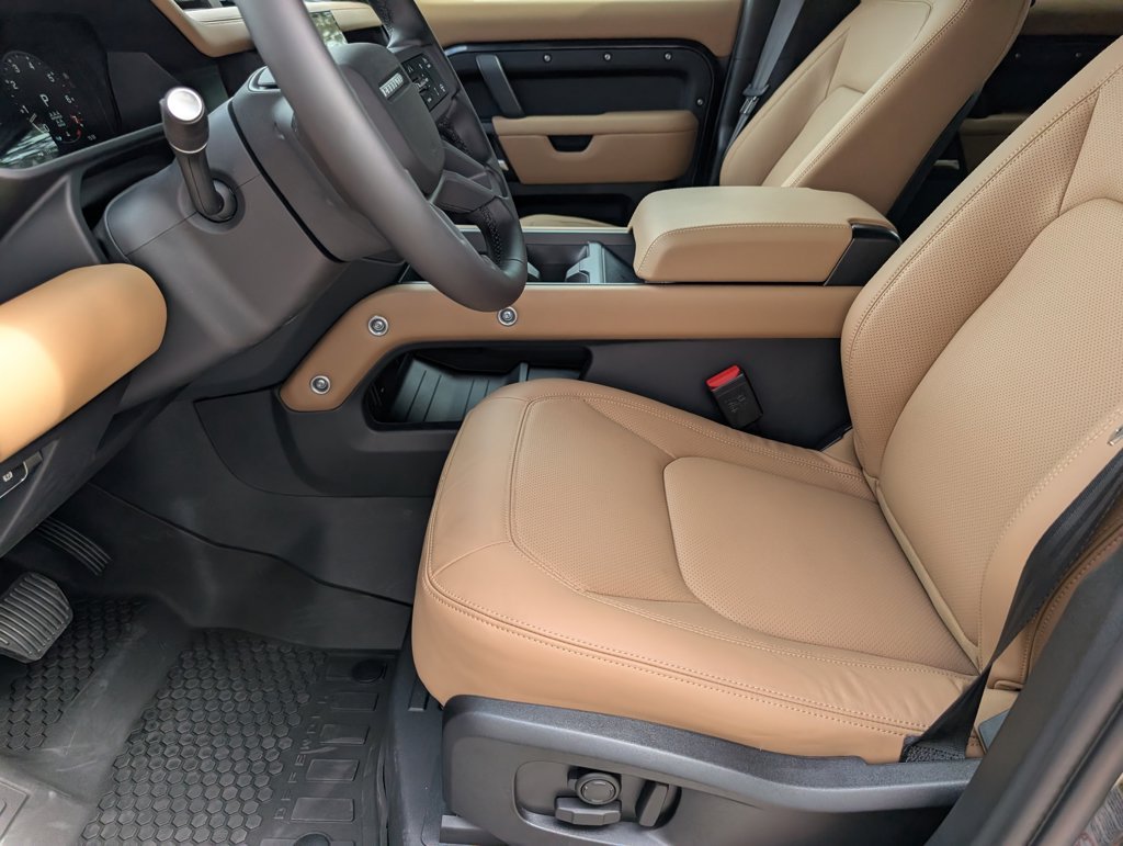 New 2026 Carpathian Grey Land Rover X-Dynamic SE image 23