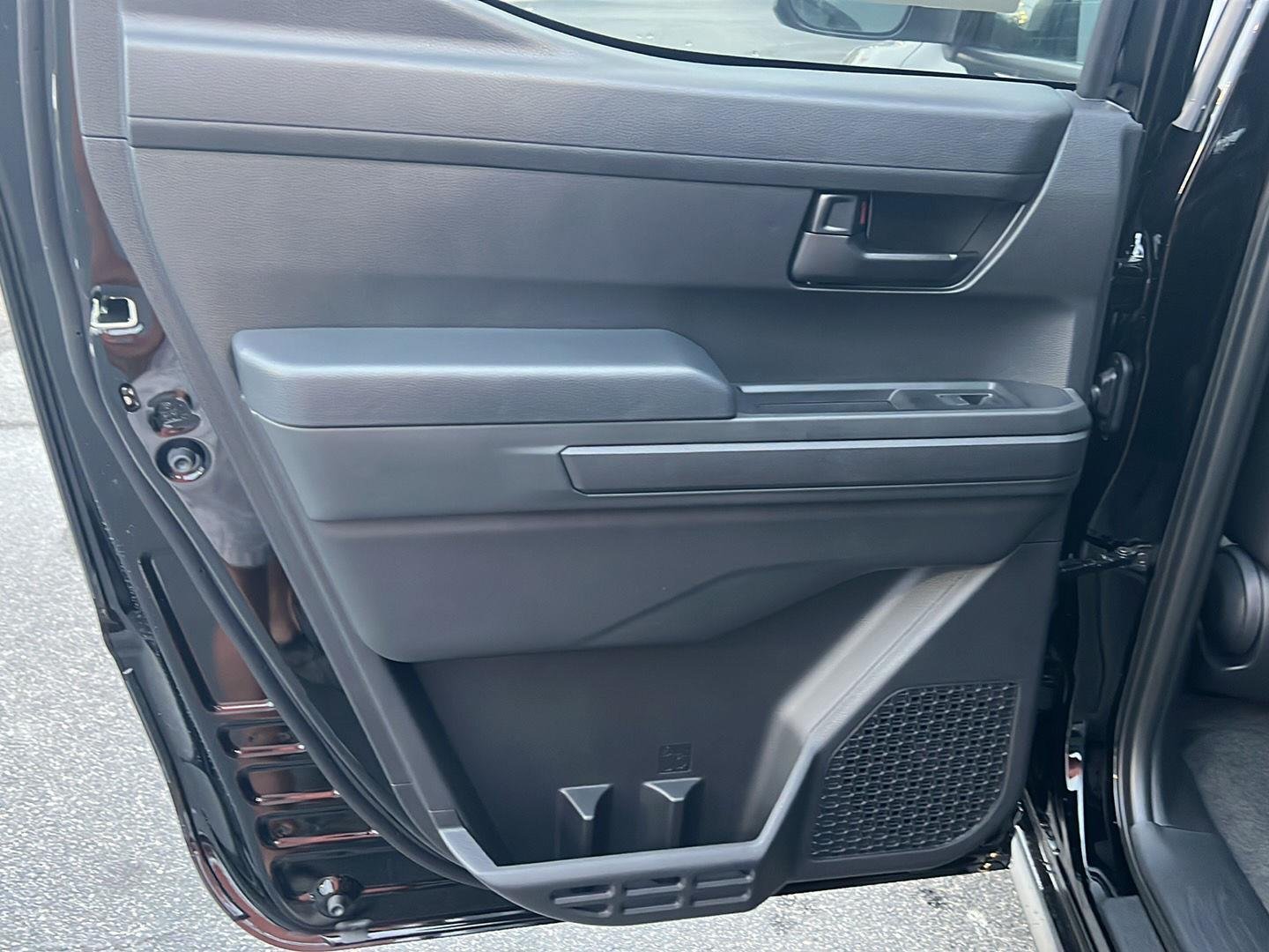 2025 Toyota Tacoma SR5 - Photo 16