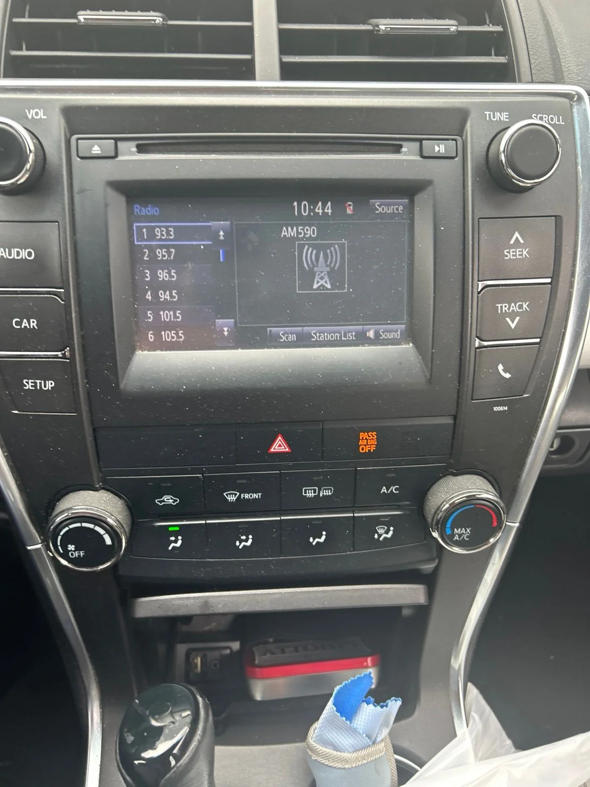 Used 2016 Black Toyota SE image 6