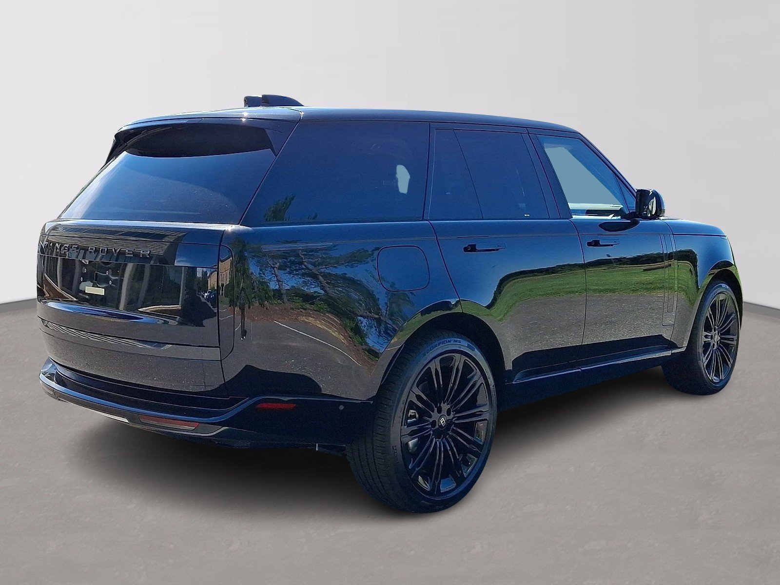 New 2027 Santorini Black Land Rover  image 3