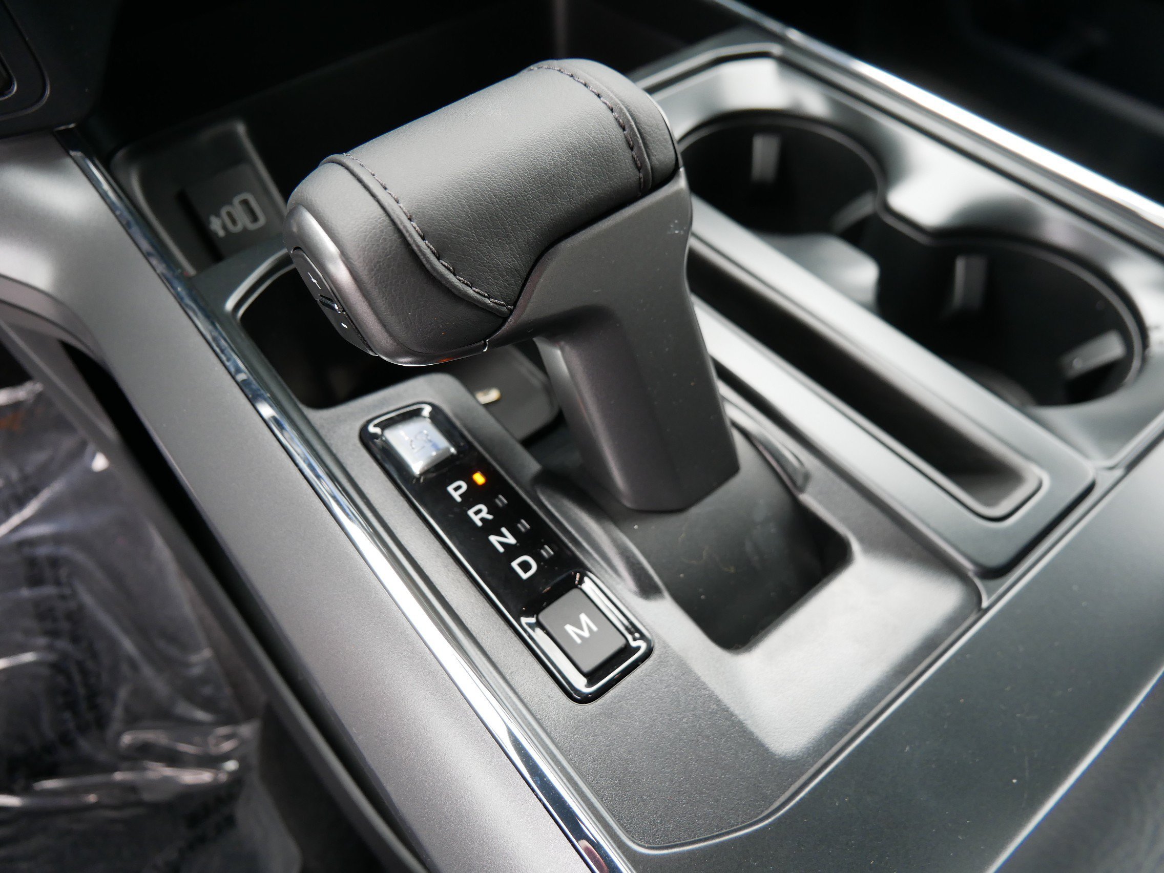 New 2026 Carbonized Gray Metallic Ford XLT image 14