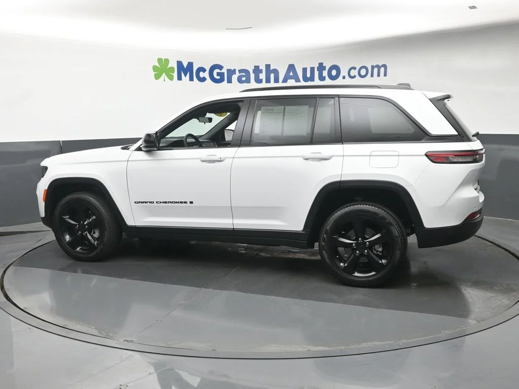 Used 2025 White Jeep Limited image 29