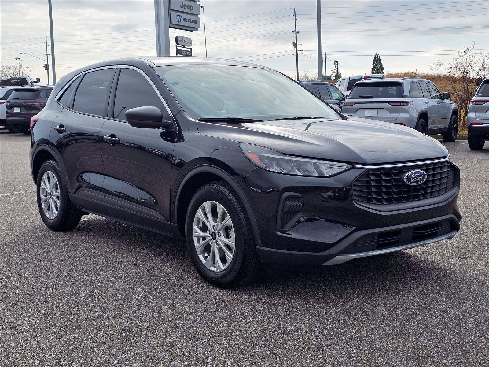 Used 2024 Agate Black Metallic Ford Active image 5