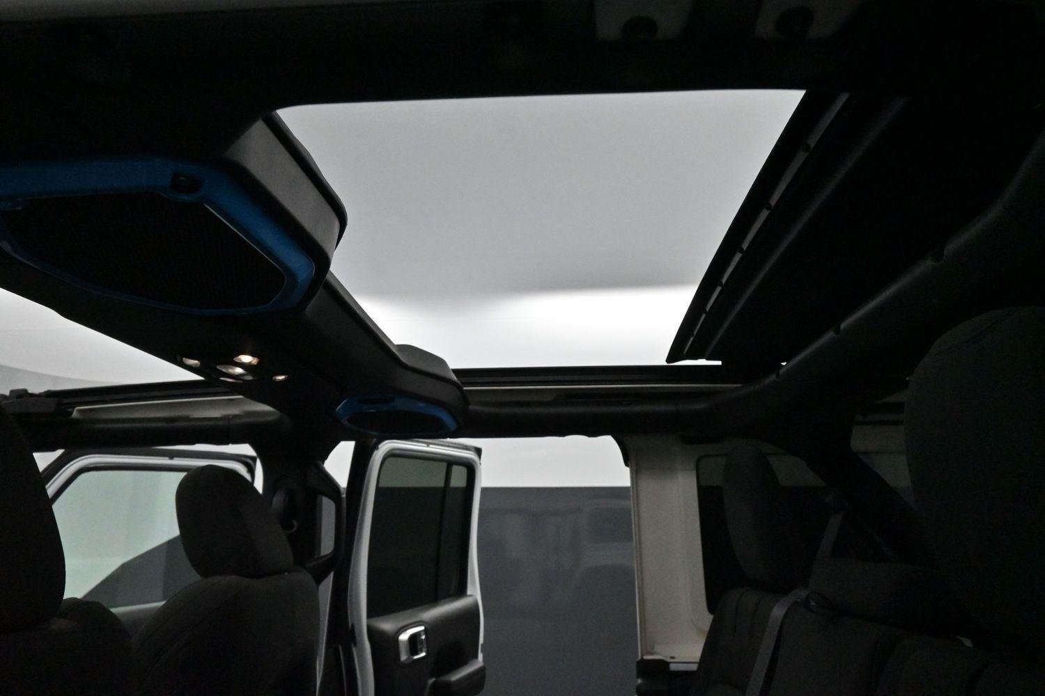 Used 2023 Bright White Clearcoat Jeep Rubicon image 31
