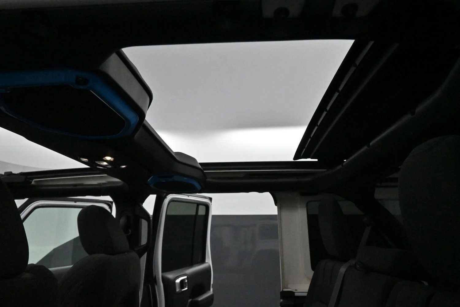 Used 2023 Bright White Clearcoat Jeep Rubicon image 31
